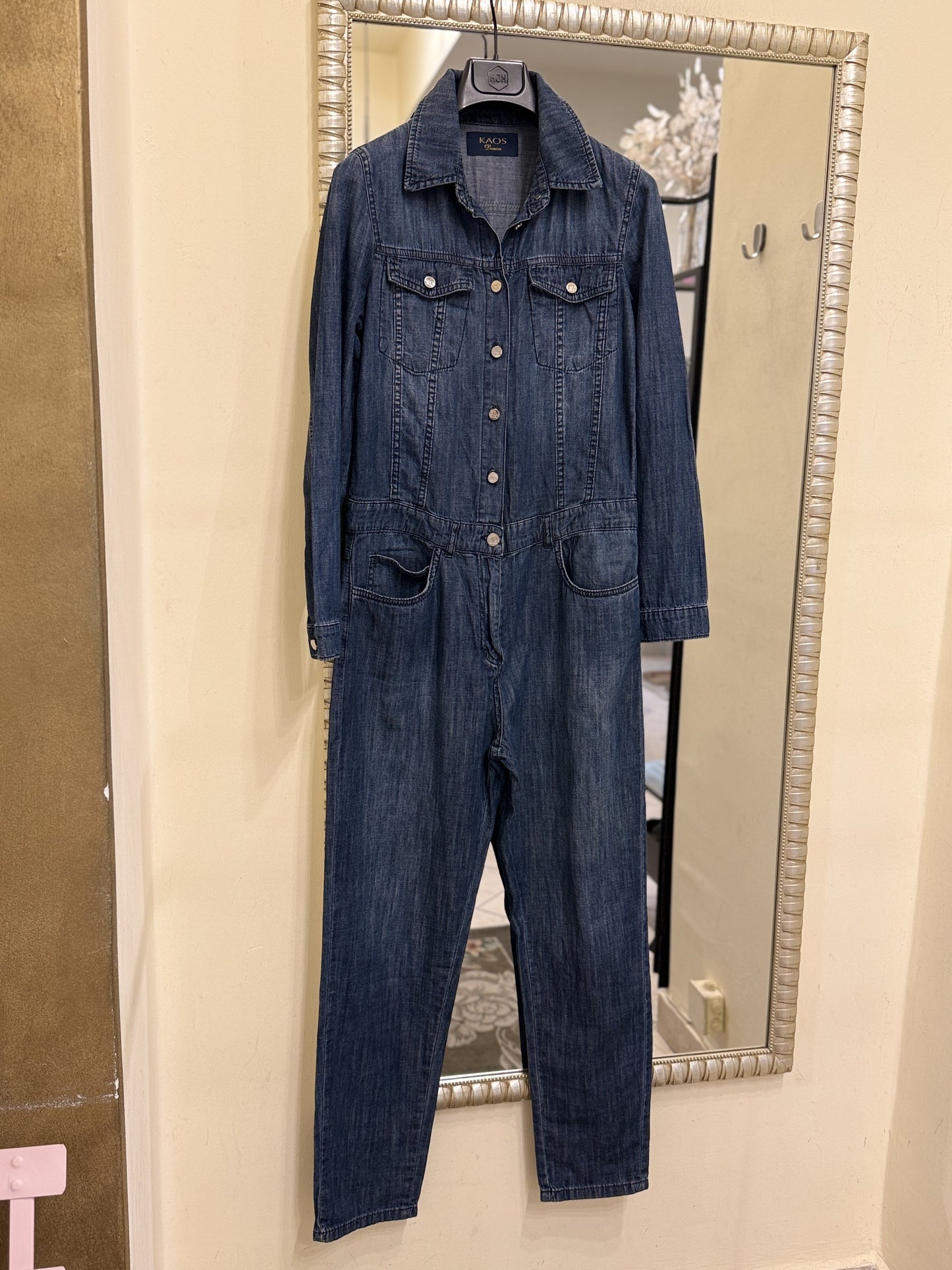 Jumpsuit, Kaos