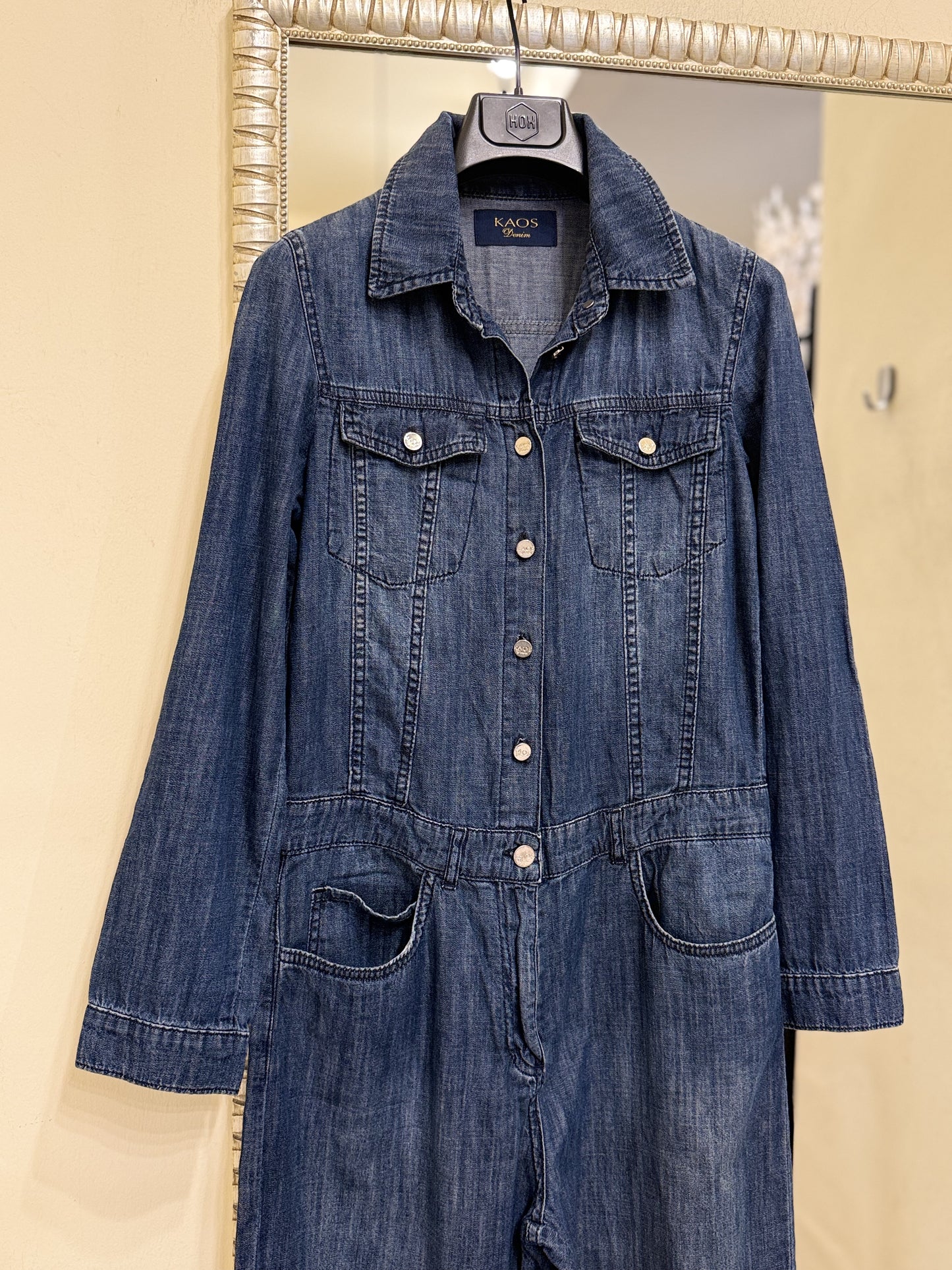 Jumpsuit, Kaos